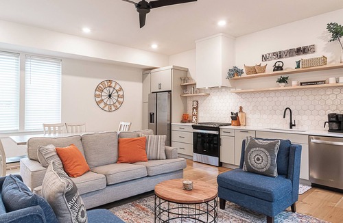 East Nashville House | Private Rooftop Deck+ Easy walk to restaurants, music venues, and shops.