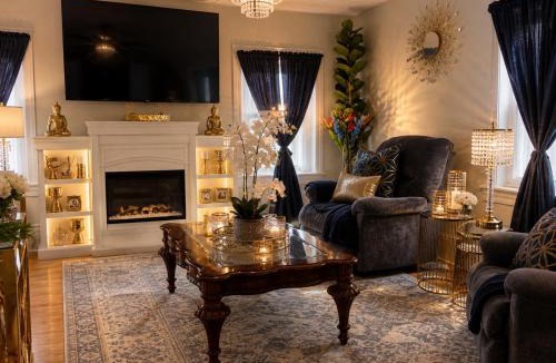 Fall River House | Private room #1 downtown dream