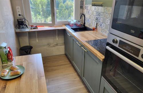 Le Ray House | Private Room-2 in HANNANA Apartment- 2 min walk To Tram 12 min to Nice train station 15 min to Massena Place
