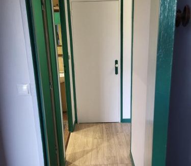 Le Ray House | Private Room-3 in HANNANA Apartment- 2 min walk To Tram 12 min to Nice train station 15 min to Massena Place