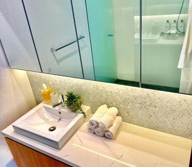 Box Hill House | Private Room and bathroom in Shared Apartment with Host