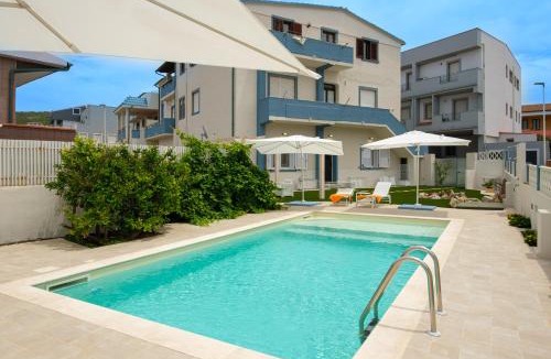 Lu Bagnu House | Private room and pool in the beach free wi-fi