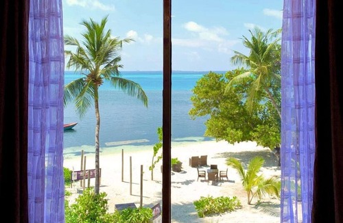 Dhangethi House | Private room - Beachfront villa in Dhangethi (bnb)