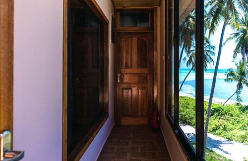 Dhangethi House | Private room - Beachfront villa in Dhangethi (bnb)