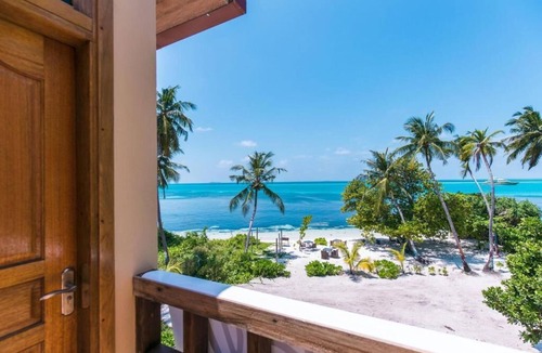 Dhangethi House | Private room - Beachfront villa in Dhangethi (bnb)