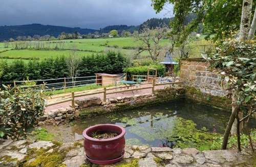 Saint-Just-d'Avray Bed & Breakfast | Private room on 3rd floor