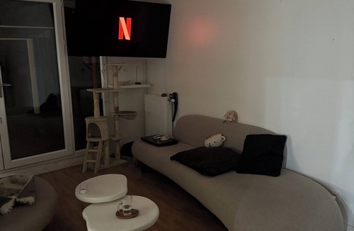 Noisy-le-Sec Apartment | Private room - Garden & terrace
