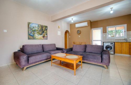 Universal House | Private Room in shared apartment
