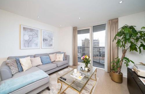 Barking Apartment | Private Room in Shared Flat with Stunning Views