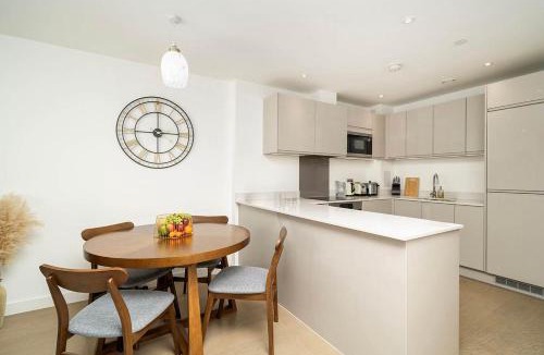 Barking Apartment | Private Room in Shared Flat with Stunning Views