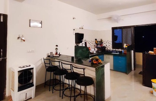 Udaipur City Centre Apartment | PRIVATE ROOM