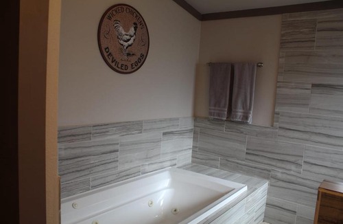 Cross Mountain House | Private Room - Pet friendly, Close to Fiesta Texas, SeaWorld, Riverwalk and more