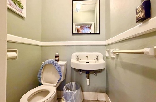 Downtown Syracuse House | Private Room Queen Bed Shared Common Spaces Upstate Medical Crouse Carrier Dome