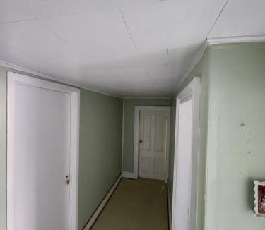 Perth Amboy House | Private Room - Shared Bathroom