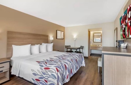 Tucson Hotel | Private Room w/Refrigerator + Microwave Close to Tucson Spectrum Mall
