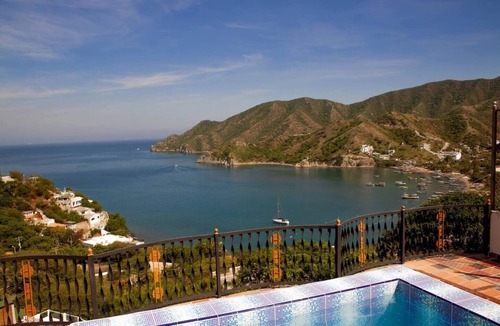 Comuna 3 Apartment | Private room with access to rooftop Pool