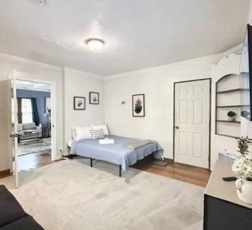 Eastside House | Private room with attached secondary Room Near SU