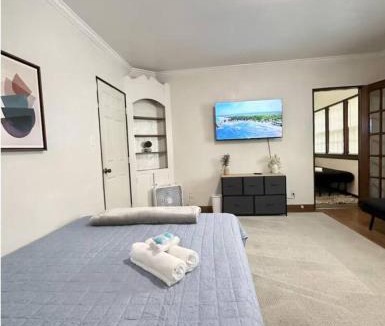 Eastside House | Private room with attached secondary Room Near SU