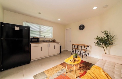 Sweetwater Apartment | Private room with bathroom, Wi-Fi and parking-near FIU and Dolphin Mall