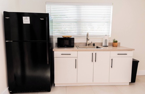 Sweetwater Apartment | Private room with bathroom, Wi-Fi and parking-near FIU and Dolphin Mall
