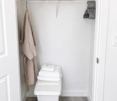 Industry House | Private Room with Dedicated Bathroom & Near Manhattan & Free Parking