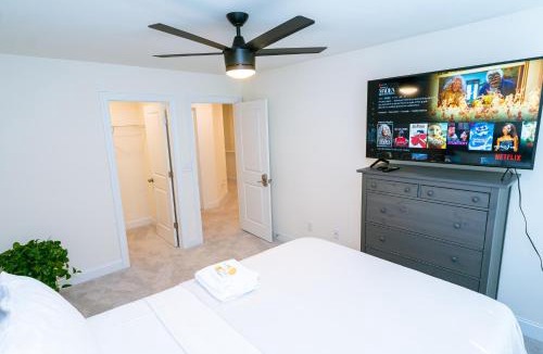 Charlotte House | Private room with private bathroom
