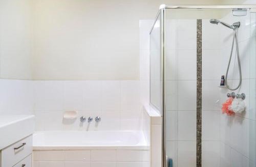 Kippa-Ring House | Private Room with Separate Bath in Shared Accommodation with Private Access