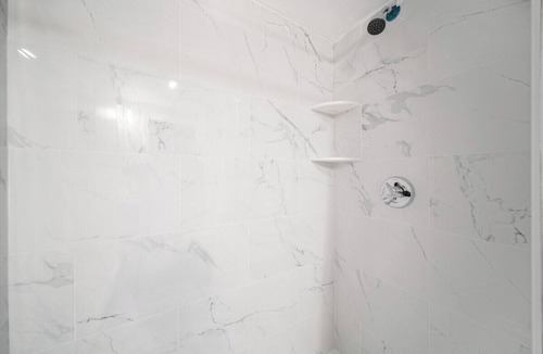 Columbus Park - Andrew Square Apartment | Private Room with Shared Bath in Quiet Street