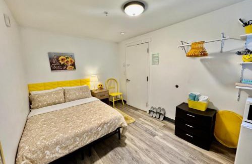 University District Apartment | Private Room with Shared Bathroom on the 1st Floor 10 minutes Walk to University of Washington