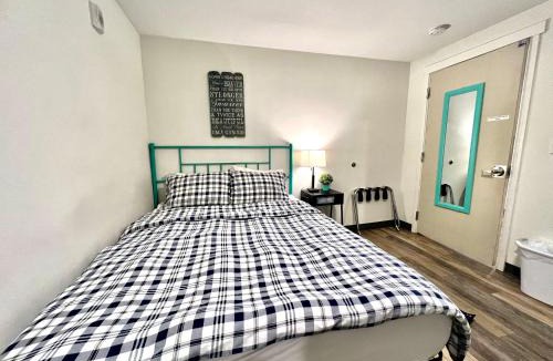 University District Apartment | Private Room with Shared Bathroom on the 1st Floor 10 minutes walk to University of Washington
