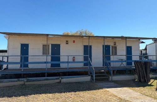 Yuleba Cabin | Private Rooms at Yuleba Roadhouse – Fully Furnished with AC & Kitchen Essentials