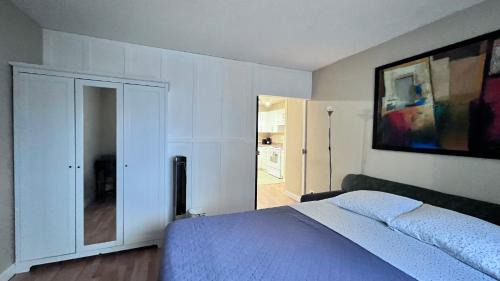 North Central Edmonton House | Private Rooms in a 2 Bedroom Condo Downtown Central Edmonton Non Smoking