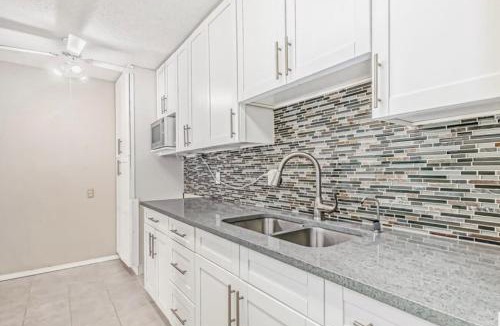 North Central Edmonton House | Private Rooms in a 2 Bedroom Condo Downtown Central Edmonton Non Smoking