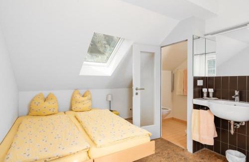 Netstal Bed & Breakfast | Private Rooms near Glarus - Parking & Lake