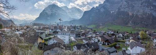 Netstal Bed & Breakfast | Private Rooms near Glarus - Parking & Lake