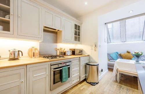 London City Centre Hostel | Private rooms with shared bathrooms and a top floor studio