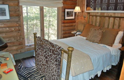 Northwest Harbor Cabin | Private Rustic Lodge on 3.5 acres - Ideal for relaxing and the Holidays