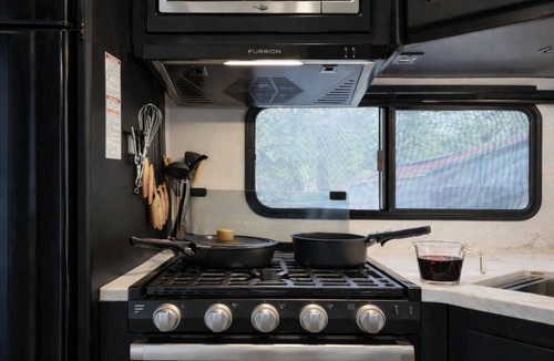 Eden House | Private RV + Wellness Studio Near Savannah. Sleeps 8 .Fire Pit.