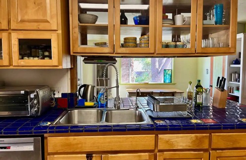 Catalina Vista House | Private Saltwater Pool, Upscale Historic U of A Area + Lush Garden +King +Spa