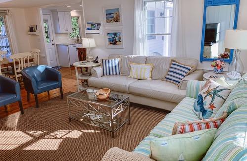 Hyannis House | ✸Private Sandy Beach✸ Nantucket Sound 2 Min Walk! Kayak & SUP, Near Harbor &Town