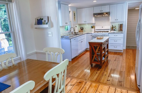 Hyannis House | ✸Private Sandy Beach✸ Nantucket Sound 2 Min Walk! Kayak & SUP, Near Harbor &Town