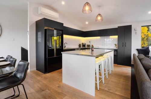 Queenstown House | Private Sauna & Ice Bath | Spacious, Close To Town | Queenstown Hill Location