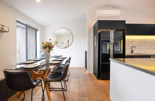 Queenstown House | Private Sauna & Ice Bath | Spacious, Close To Town | Queenstown Hill Location