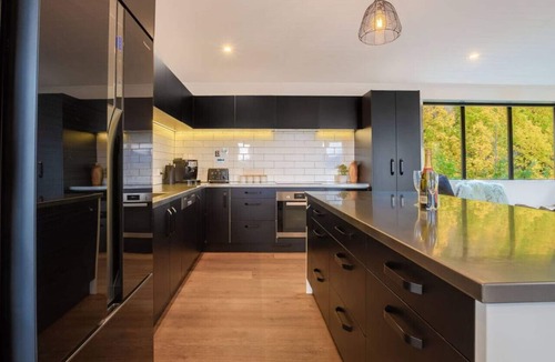 Queenstown House | Private Sauna & Ice Bath | Spacious, Close To Town | Queenstown Hill Location