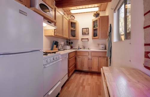 Big Bear Lake Ski Chalet | Private Sauna & Jacuzzi + BBQ Deck
