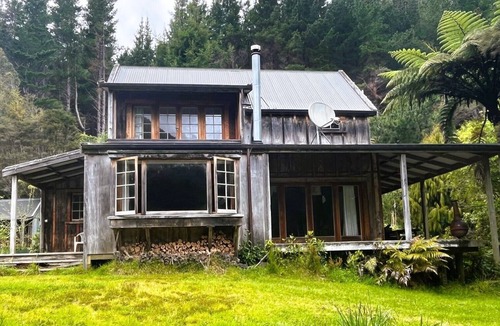 Saint Omer House | Private seaside cottage with boat only access.