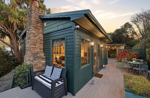 Ahuriri Flat Cabin | Private seaside couples hideaway