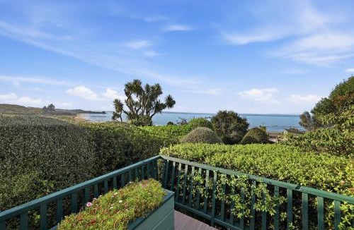 Ahuriri Flat House | Private seaside couples hideaway