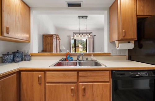Oak Creek Apartment | Private Sedona home w/hot tub, golfing and tennis