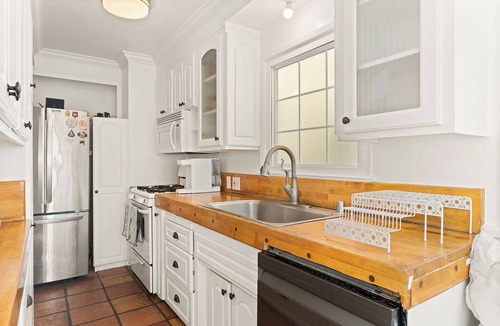 Marina Peninsula House | Private & Serene Beachfront 1BR in Marina Del Rey